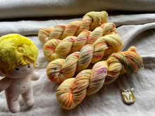 Load image into Gallery viewer, APPLEJACK Fingering