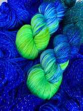 Load image into Gallery viewer, KING OF BLUE