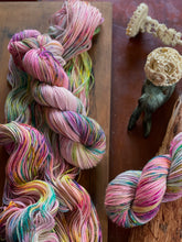 Cargar imagen en el visor de la galería, BLOSSOMS DK