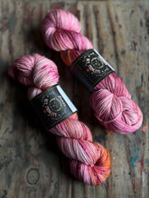 Cargar imagen en el visor de la galería, Merino Superwash SOCK
