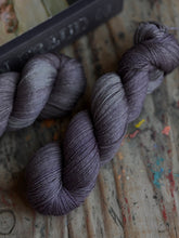 Cargar imagen en el visor de la galería, LAVENDER GRAY
