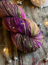 Cargar imagen en el visor de la galería, Cast No Shadow Donegal
