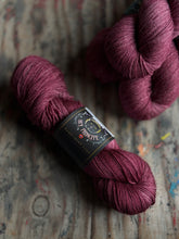 Cargar imagen en el visor de la galería, Merino Superwash SOCK
