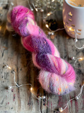 Cargar imagen en el visor de la galería, Wonderwall Fluff (ÚLTIMA MADEJA)
