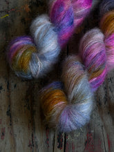 Load image into Gallery viewer, Misty Lilac Mohair Seda Lurex
