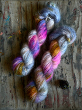 Load image into Gallery viewer, Misty Lilac Mohair Seda Lurex
