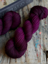 Cargar imagen en el visor de la galería, BURDEO OSCURO
